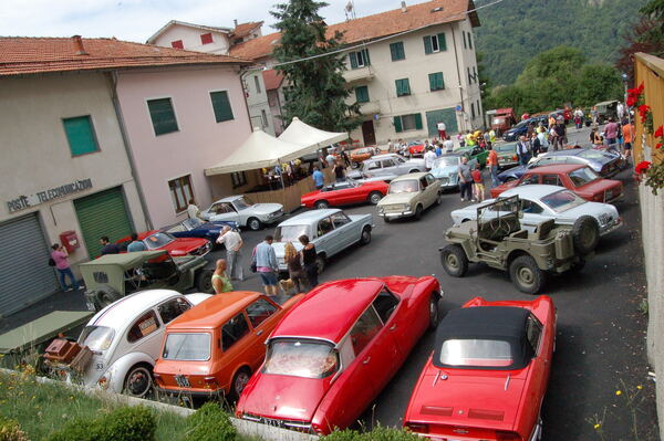 Raduno Veicoli d'Epoca Rovegno 2009 — foto 9