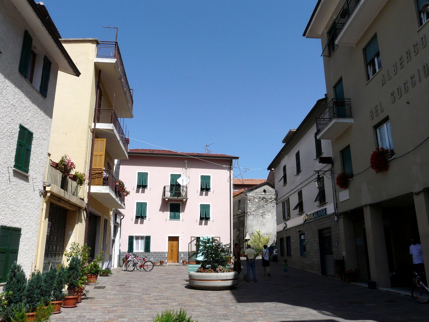 Piazza del centro storico di Rovegno, Alta Val Trebbia